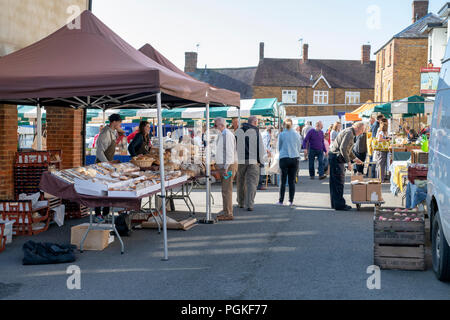 Pain et pâtisserie Deddington décrochage farmers market. Deddington, Oxfordshire, Angleterre Banque D'Images