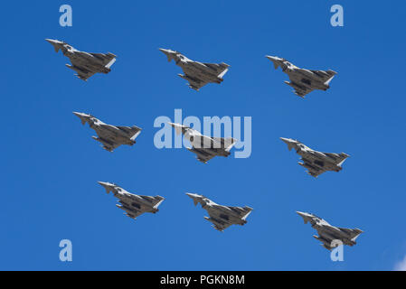 RAF, Royal Air Force Eurofighter Typhoon formation de Diamond Nine pour RAF100 au riat Royal International Air Tattoo Airshow à RAF Fairford, Royaume-Uni Banque D'Images