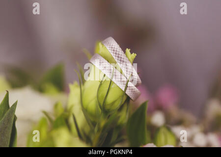 L'or blanc bagues de mariage fleur de mariage sur Banque D'Images