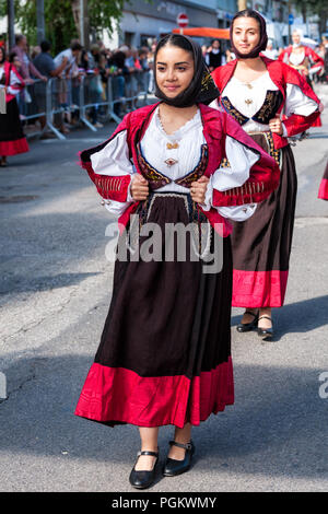 Nuoro, Sardaigne, Italie - 26 août 2018 : Défilé de costumes traditionnels de Sardaigne a l'occasion de la Fête du Rédempteur du 26 août 2018 Banque D'Images