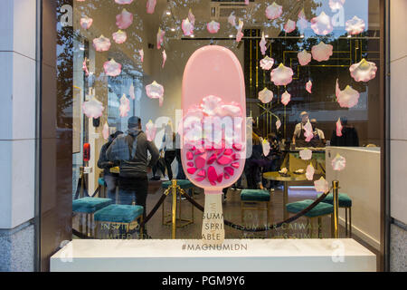 Le Magnum plaisir magasin au Duke of York Square, off King's Road, Chelsea, Londres SW3 Banque D'Images