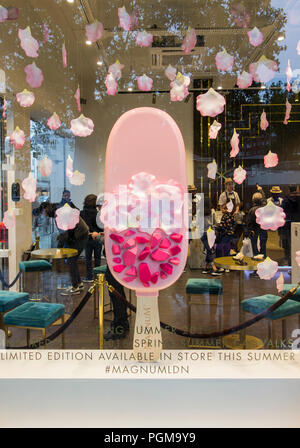 Le Magnum plaisir magasin au Duke of York Square, off King's Road, Chelsea, Londres SW3 Banque D'Images