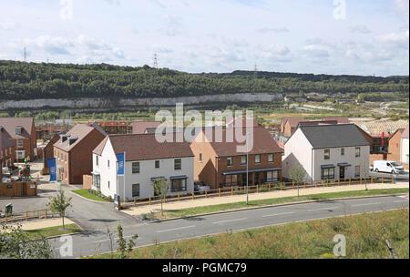 Les nouvelles maisons en construction dans le quartier de Castle Hill Ebbsfleet Garden City, au sud-est de Londres, au Royaume-Uni. Une importante nouvelle initiative en matière de logement du gouvernement Banque D'Images