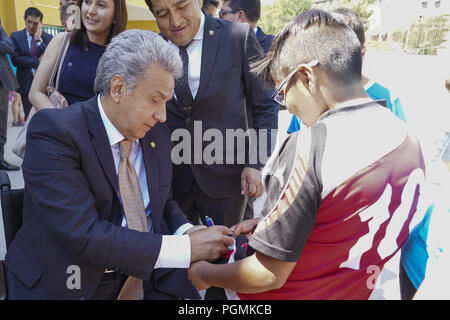 Le président de la République de l'Equateur Lenin Moreno et sa femme Rocio Gonzalez visitez la Republica de Venezuela École de Madrid. Comprend : Lenin Moreno Où : Madrid, Espagne Quand : 27 Juillet 2018 Crédit : Oscar Gonzalez/WENN.com Banque D'Images