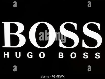 Londres, Royaume-Uni - 31 août 2018 : Hugo Boss logo à afficher dans la boutique de mode de luxe. Banque D'Images