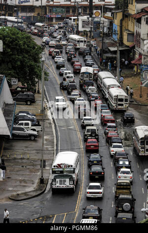 Portrait de la circulation dans la ville de Panama Banque D'Images