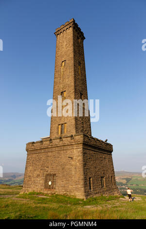 Peel Memorial Tower sur Holcombe Hill, Ramsbottom, Lancashire, Angleterre. Banque D'Images