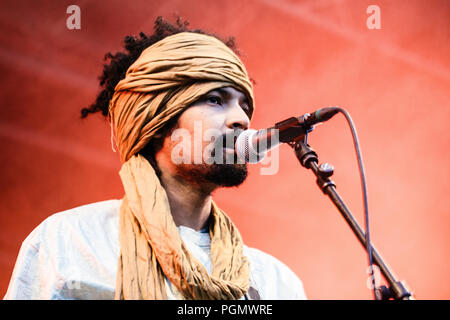 Le Danemark, l'Albertslund - Août 25, 2018. Touareg algérien desert rock quintet Imarhan effectue un concert live au cours de la Danish Music Festival Festival 2018 Badesoen à Albertslund. Gonzales (Photo - Malthe Ivarsson). Banque D'Images