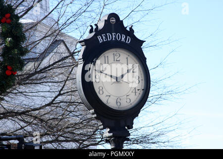 Horloge postale dans le centre-ville de Bedford, va, États-Unis Banque D'Images