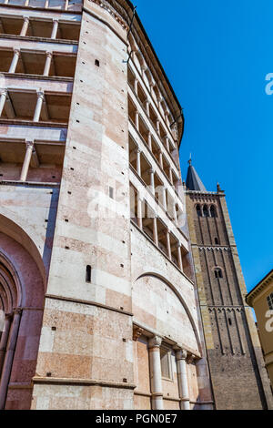 Parme, Italie - 23 août 2018 : sun est éclairante baptistère de Parme Banque D'Images