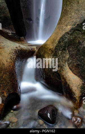 Sombrio chute près de plage, parc provincial Juan de Fuca - près de Port Renfrew, l'île de Vancouver, Colombie-Britannique, Canada Banque D'Images