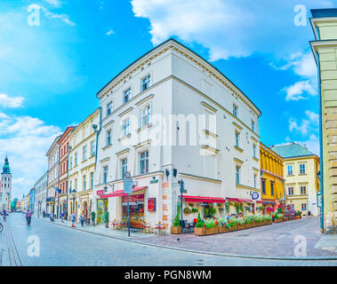 Cracovie, Pologne - 11 juin 2018 : rue Grodzka est la principale rue de la ville avec de nombreux sites touristiques d'intérêt, tels que cafés, magasins un Banque D'Images