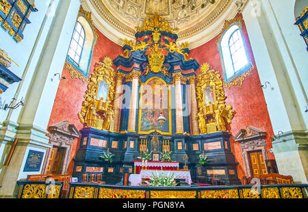 Cracovie, Pologne - 11 juin 2018 : l'église St Pierre et Paul jouit de magnifiques autel avec l'icône "Christ en donnant les clefs à Saint Pierre' entouré de beauti Banque D'Images