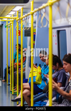 Bangkok, Thaïlande - 21 Février, 2017 : passager de l'aéroport de bogies, une liaison ferroviaire express et le train de banlieue, reliant à l'aéroport de Suvarnabhumi Banque D'Images