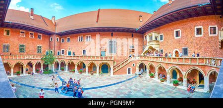 Cracovie, Pologne - 11 juin 2018 : beau panorama de cour de Collegium Maius avec un puits au milieu, le 11 juin à Cracovie. Banque D'Images