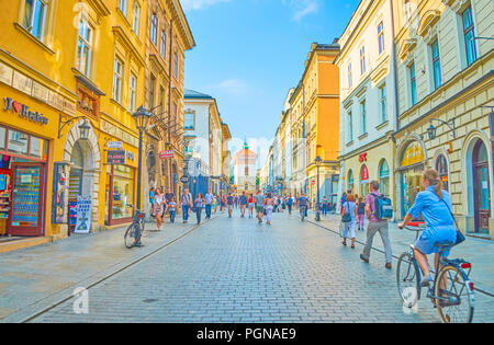 Cracovie, Pologne - 11 juin 2018 : La rue Florianska est un très encombré, en raison des nombreux magasins touristiques, des cafés et des monuments historiques, le 11 juin à Banque D'Images