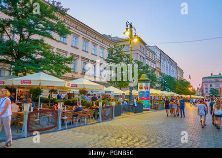 Cracovie, Pologne - 11 juin 2018 : Les meilleurs restaurants de la ville situé sur le marché principal carré et offrir de la variété de savoureux plats locaux et beverag Banque D'Images