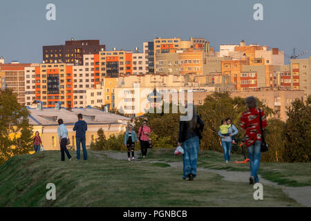 Vue depuis la terre du mur du Kremlin de Riazan sur maisons d'habitation dans le centre-ville de Ryazan, Russie Banque D'Images