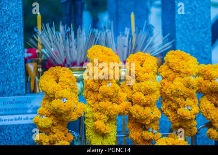 Belle fleur guirlande marigold pour Brahma le culte de l'image Banque D'Images