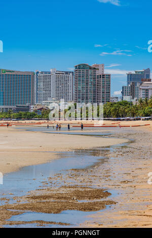 PATTAYA, THAÏLANDE - Juillet 01 : Vue sur Pattaya Beach dans le centre-ville avec des bâtiments de la ville et des hôtels en bord de mer, 01 juillet 2018 à Pattaya Banque D'Images