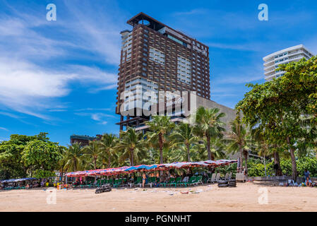 PATTAYA, THAÏLANDE - Juillet 01 : Vue sur le célèbre centre commercial Central Festival Pattaya Beach et dans le centre-ville le 1 juillet 2018 à Pattaya Banque D'Images