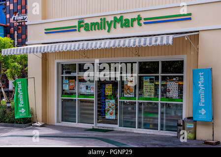 PATTAYA, THAÏLANDE - 09 juillet : Family Mart, une épicerie ouverte 24h/24 un magasin de franchise populaire qui peut être vu dans de nombreuses villes en Thaïlande le 09 juillet Banque D'Images