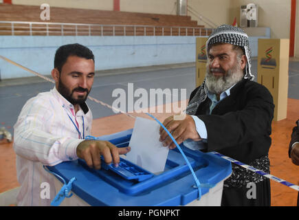 25 septembre 2017 - Erbil, au Kurdistan : les Kurdes irakiens voter lors d'un référendum historique sur l'indépendance du Kurdistan. À Metlaoui Des votent lors du référendum sur l'indépendance du Kurdistan irakien. *** FRANCE / PAS DE VENTES DE MÉDIAS FRANÇAIS *** Banque D'Images