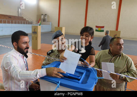 25 septembre 2017 - Erbil, au Kurdistan : les Kurdes irakiens voter lors d'un référendum historique sur l'indépendance du Kurdistan. À Metlaoui Des votent lors du référendum sur l'indépendance du Kurdistan irakien. *** FRANCE / PAS DE VENTES DE MÉDIAS FRANÇAIS *** Banque D'Images