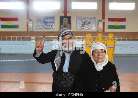 25 septembre 2017 - Erbil, au Kurdistan : les Kurdes irakiens voter lors d'un référendum historique sur l'indépendance du Kurdistan. À Metlaoui Des votent lors du référendum sur l'indépendance du Kurdistan irakien. *** FRANCE / PAS DE VENTES DE MÉDIAS FRANÇAIS *** Banque D'Images