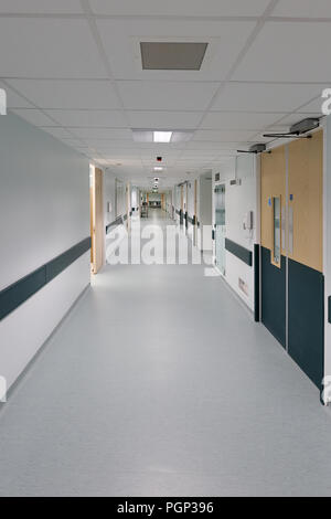 Vide - NHS hospital corridor Banque D'Images