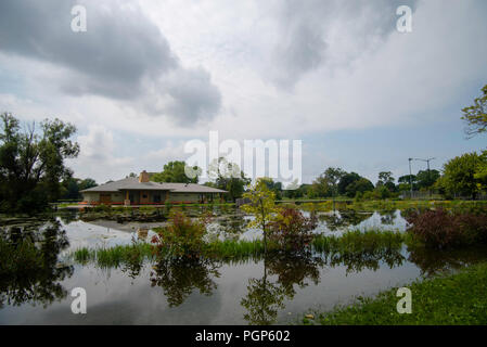 Des pluies excessives créent des conditions d'inondation dans la région de Madison, Wisconsin, USA. Avis de Tenney Park sous l'eau. Banque D'Images