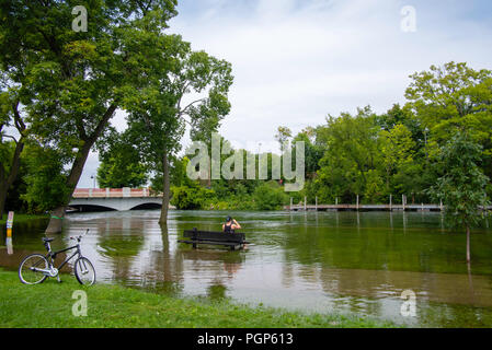 Des pluies excessives créent des conditions d'inondation dans la région de Madison, Wisconsin, USA. Avis de Tenney Park sous l'eau. Banque D'Images