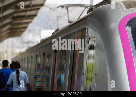 Mumbai Metro train intérieur et extérieur. Moderne, confortable, rapide, neuves et d'air conditionné moyen de transport à Mumbai en Inde, Banque D'Images
