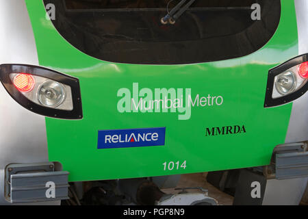 Mumbai Metro train intérieur et extérieur. Moderne, confortable, rapide, neuves et d'air conditionné moyen de transport à Mumbai en Inde, Banque D'Images