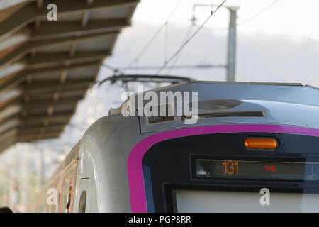 Mumbai Metro train intérieur et extérieur. Moderne, confortable, rapide, neuves et d'air conditionné moyen de transport à Mumbai en Inde, Banque D'Images