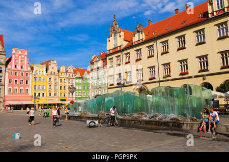 Célèbre fontaine de verre et façades de vieux bâtiments historiques, tènements sur Rynek (Place du marché) à Wroclaw (Breslau), Pologne Banque D'Images