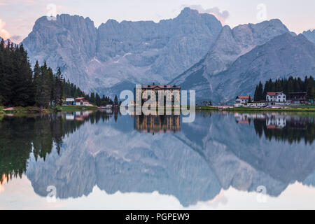 Le lac de Misurina sur la dolomite en Italie Banque D'Images