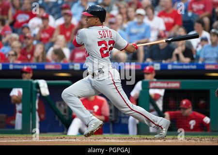 Philadelphie, USA. 27 août 2018 : le voltigeur des Nationals de Washington Juan Soto (22) en action au cours de la MLB match entre les Nationals de Washington et des Phillies de Philadelphie à la Citizens Bank Park de Philadelphie, Pennsylvanie. Christopher Szagola/CSM Crédit : Cal Sport Media/Alamy Live News Banque D'Images