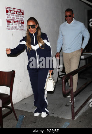 West Hollywood, USA. 28 août 2018. Jennifer Lopez et Alex Rodriguez laisser Craigs restaurant de West Hollywood, Californie, USA Crédit : Paolo Rossi/Alamy Live News Banque D'Images