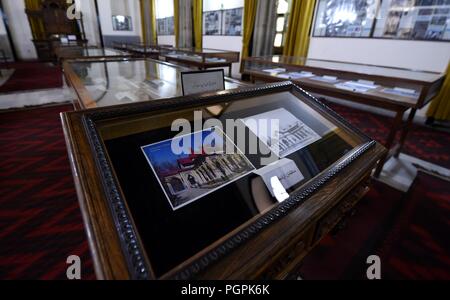 Kaboul, Afghanistan. Août 25, 2018. Photos de fichiers sont vus à l'Afghanistan National Archives à Kaboul, Afghanistan, le 25 août 2018. Pour ALLER AVEC : Afghanistan's National Archives promouvoir la, les liens historiques avec la Chine Crédit : Dai il/Xinhua/Alamy Live News Banque D'Images