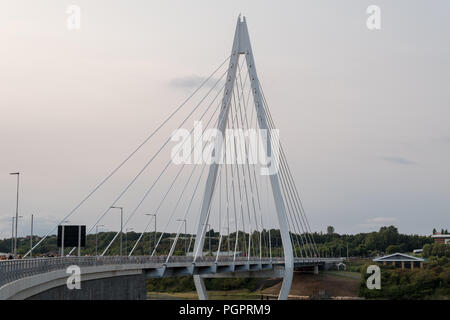 Sunderland, Royaume-Uni. 28 août 2018. Le pont du nord de Spire est un nouveau passage sur la rivière Wear à Sunderland, Tyne & Wear, ouvert aux piétons le 28 août 2018, et en raison d'ouvrir à la circulation le 29 août 2018. Un à trois travées, la structure de la construction a commencé en mai 2015, supervisé par Farrans Construction et Victor Buyck Steel Construction. Crédit : Tim Withnall/Alamy Live News Banque D'Images