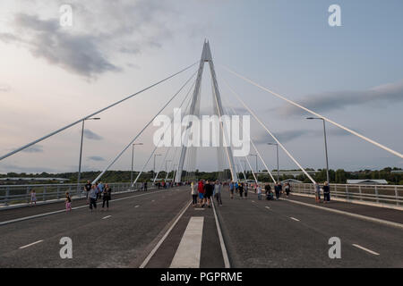 Sunderland, Royaume-Uni. 28 août 2018. Le pont du nord de Spire est un nouveau passage sur la rivière Wear à Sunderland, Tyne & Wear, ouvert aux piétons le 28 août 2018, et en raison d'ouvrir à la circulation le 29 août 2018. Un à trois travées, la structure de la construction a commencé en mai 2015, supervisé par Farrans Construction et Victor Buyck Steel Construction. Crédit : Tim Withnall/Alamy Live News Banque D'Images