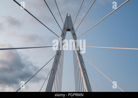 Sunderland, Royaume-Uni. 28 août 2018. Le pont du nord de Spire est un nouveau passage sur la rivière Wear à Sunderland, Tyne & Wear, ouvert aux piétons le 28 août 2018, et en raison d'ouvrir à la circulation le 29 août 2018. Un à trois travées, la structure de la construction a commencé en mai 2015, supervisé par Farrans Construction et Victor Buyck Steel Construction. Crédit : Tim Withnall/Alamy Live News Banque D'Images