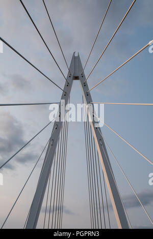 Sunderland, Royaume-Uni. 28 août 2018. Le pont du nord de Spire est un nouveau passage sur la rivière Wear à Sunderland, Tyne & Wear, ouvert aux piétons le 28 août 2018, et en raison d'ouvrir à la circulation le 29 août 2018. Un à trois travées, la structure de la construction a commencé en mai 2015, supervisé par Farrans Construction et Victor Buyck Steel Construction. Crédit : Tim Withnall/Alamy Live News Banque D'Images