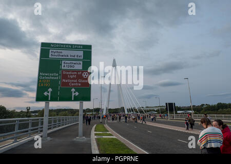 Sunderland, Royaume-Uni. 28 août 2018. Le pont du nord de Spire est un nouveau passage sur la rivière Wear à Sunderland, Tyne & Wear, ouvert aux piétons le 28 août 2018, et en raison d'ouvrir à la circulation le 29 août 2018. Un à trois travées, la structure de la construction a commencé en mai 2015, supervisé par Farrans Construction et Victor Buyck Steel Construction. Crédit : Tim Withnall/Alamy Live News Banque D'Images