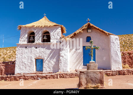 L'Église chilienne typique du village de Machuca, près de San Pedro de Atacama, Chili Banque D'Images