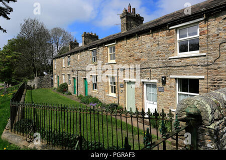 Askrigg chalets en pierre, village, Richmondshire, Yorkshire Dales National Park, England, UK Banque D'Images