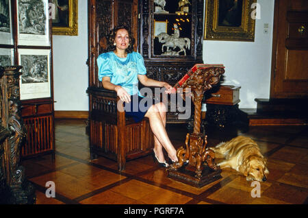 Diane Herzogin von Württemberg auf Schloss Altshausen, Deutschland 1985. Diane Duchesse de Wurtemberg à Altshausen château, Allemagne 1985. Banque D'Images