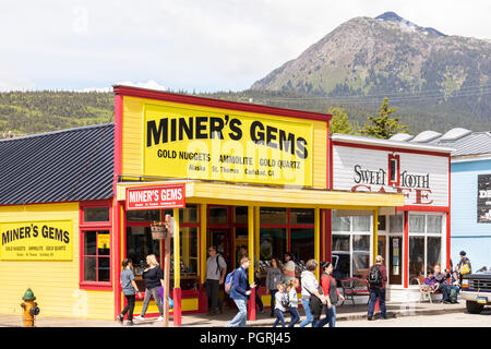 Gems mineurs shop & Sweet Tooth Cafe dans la rue principale à Skagway, Alaska USA Banque D'Images