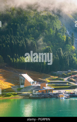 La Norvège, la station de tramway aérien Skylift Loen dans Stryn. Le téléphérique monte au sommet du mont Hoven, au-dessus du fjord fjord Banque D'Images